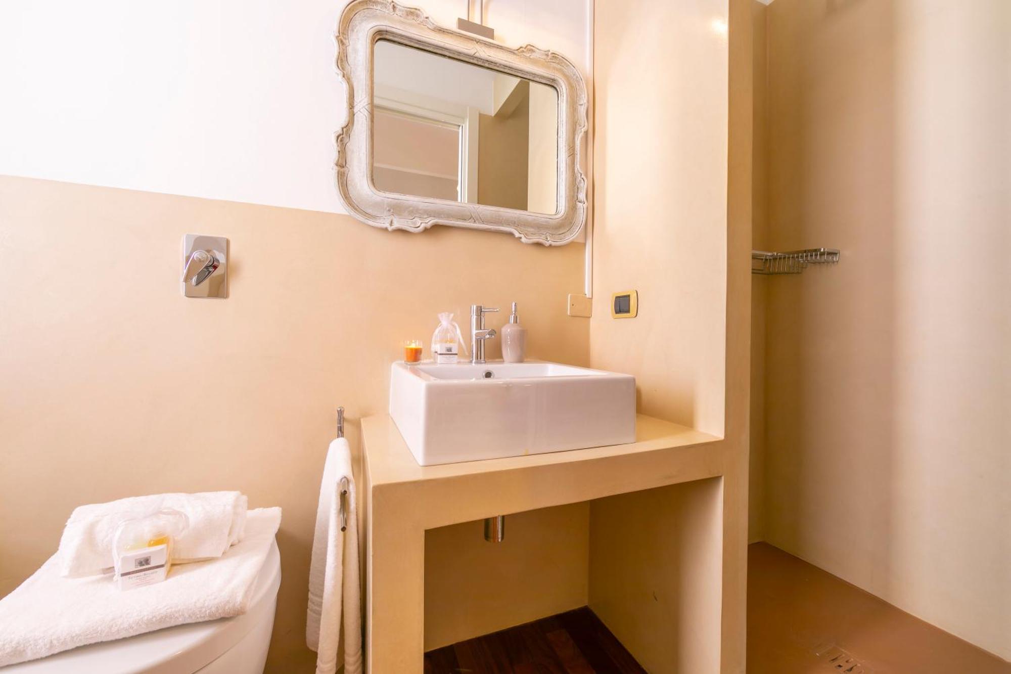 Appartamento Il Golfo Lake View - Happy Rentals 瓦雷泽 外观 照片