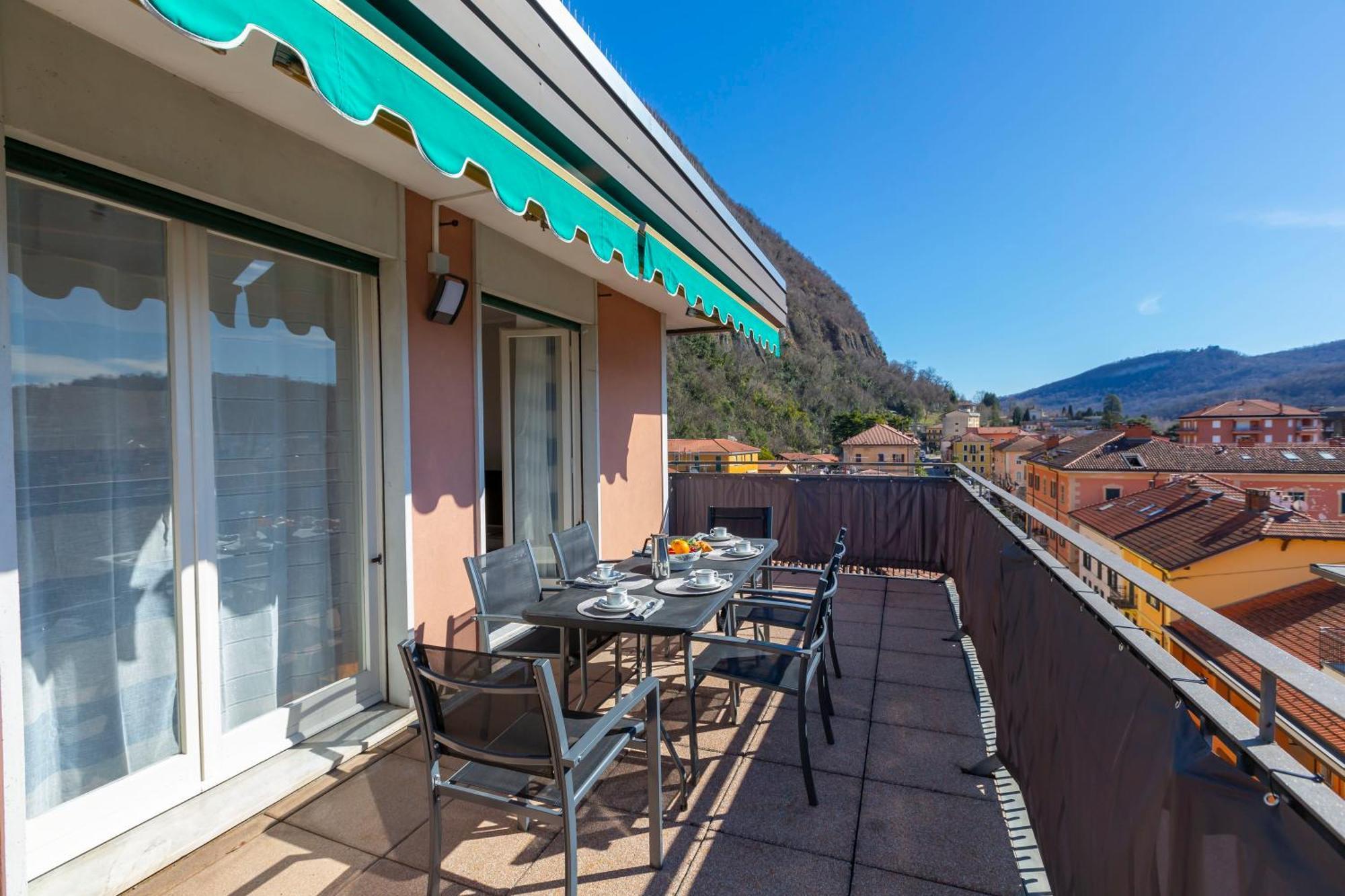 Appartamento Il Golfo Lake View - Happy Rentals 瓦雷泽 外观 照片