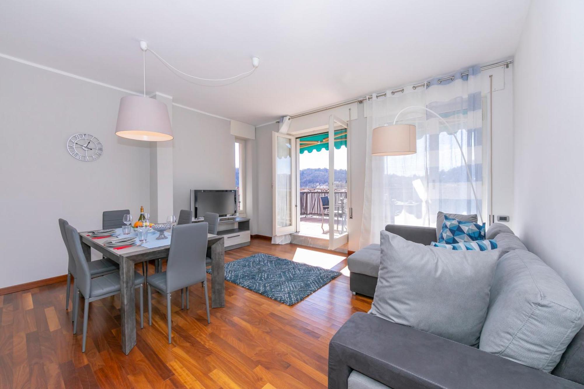 Appartamento Il Golfo Lake View - Happy Rentals 瓦雷泽 外观 照片
