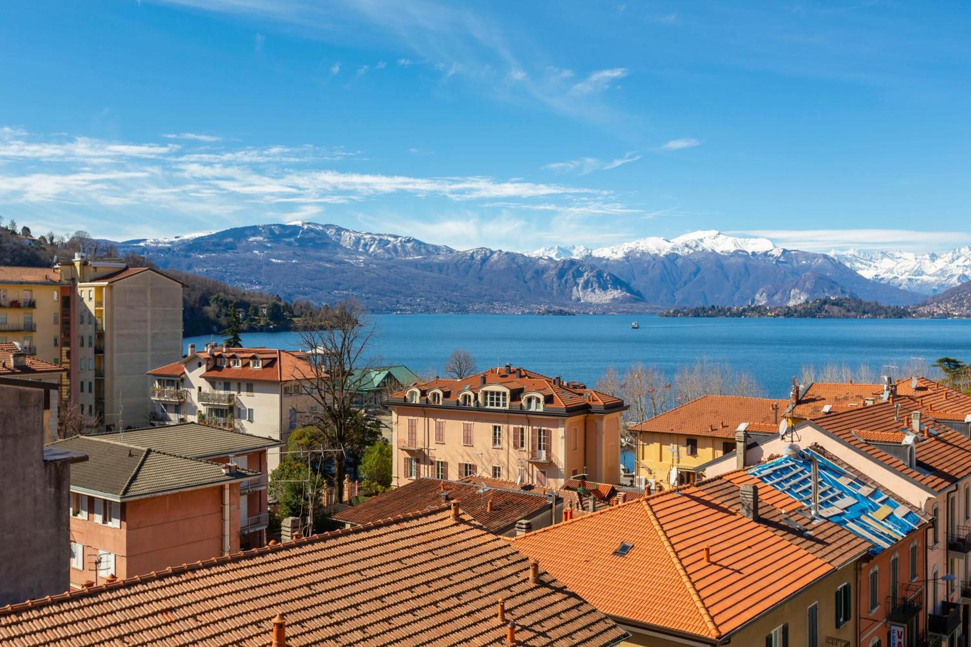 Appartamento Il Golfo Lake View - Happy Rentals 瓦雷泽 外观 照片