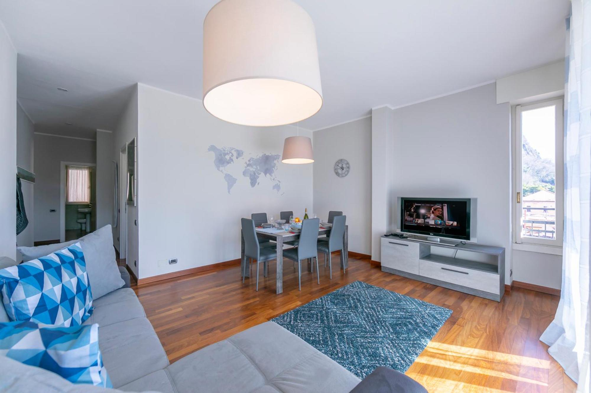 Appartamento Il Golfo Lake View - Happy Rentals 瓦雷泽 外观 照片