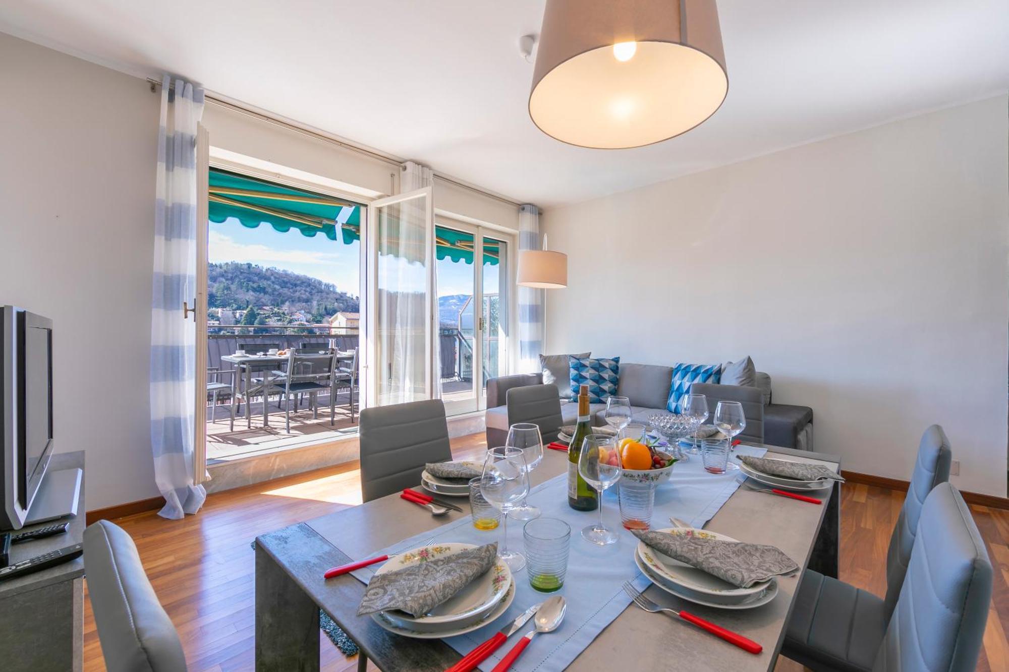 Appartamento Il Golfo Lake View - Happy Rentals 瓦雷泽 外观 照片