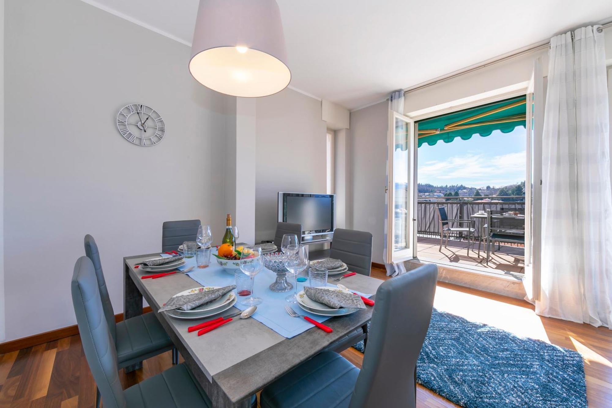 Appartamento Il Golfo Lake View - Happy Rentals 瓦雷泽 外观 照片